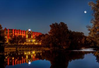 H  tel Ch  teau Joliette allows 18 year olds to book a room