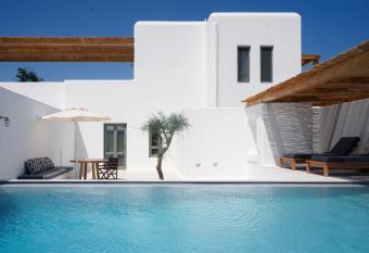 Alio Naxos Luxury Suites has Balcony rooms