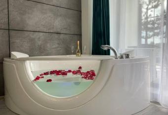 Arkadiya Sky Jakuzi & MP 25 allows 18 year olds to book a room