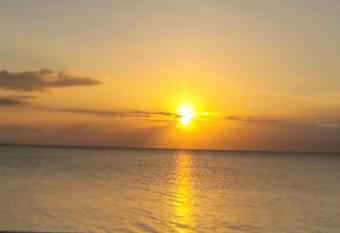 Airport Beach Hotel has Balcony rooms