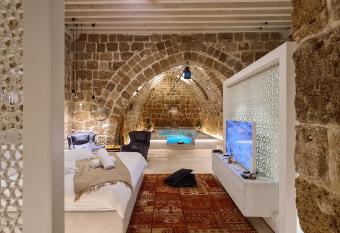 Dalaa allows 18 year olds to book a room