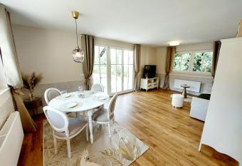 Villa Rory has rooms with a private hot tub