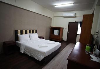 Kim Hotel @ Bangplong has Balcony rooms