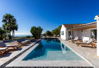 Villa La Finquita has Smoking rooms