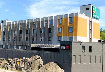 Quality Inn & Conference Centre Downtown allows 18 year olds to book a room
