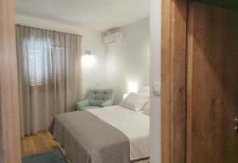 Apartman Kne  e has Balcony rooms