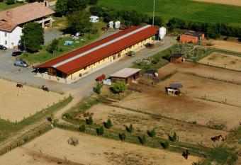 Cascina Lunguria has Balcony rooms