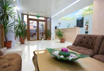 AVANTUL SCM has Balcony rooms