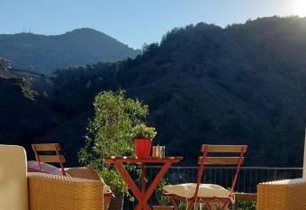 BELLE VUE Mountain Home allows 18 year olds to book a room