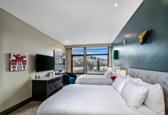 Pop Art Villa Riverfront 310 has Balcony rooms