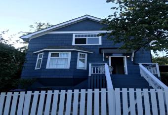 Heritage look 3 BR w/2 BA house w/Backyard & Deck has Balcony rooms