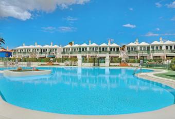 Villa Carlota has Balcony rooms