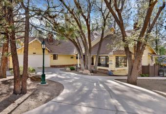 Bearfoot Lodge #2030 by Big Bear Vacations has Balcony rooms