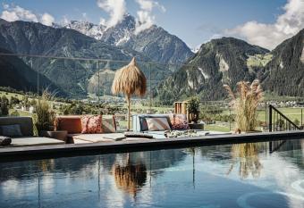 Coolnest has Balcony rooms