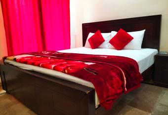 Hotel Second Home Lahore has Balcony rooms