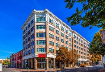 Best Western Plus Carlton Plaza Hotel allows 18 year olds to book a room