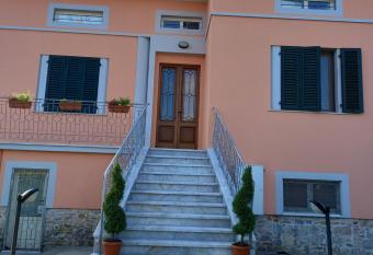 BnB Villa Melany vicino Centro allows 18 year olds to book a room