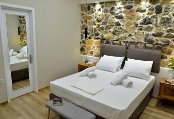 Nana s house has Balcony rooms