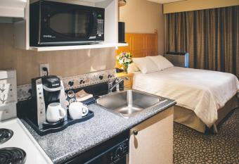 Pinnacle Hotel Whistler has Balcony rooms