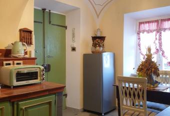 La Foresteria del Passeggere allows 18 year olds to book a room