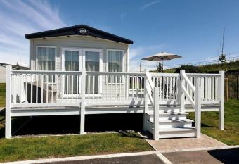 The Sea Breeze - 8 Berth Premium Caravan in Camber Sands has Balcony rooms