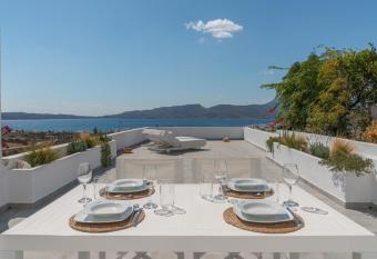 CASA ANNA LOFT Boutique House with Full Sea View allows 18 year olds to book a room