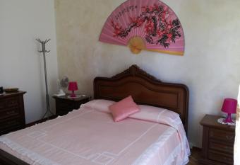 CASA CARBONETTO vicino alla spiaggia has Balcony rooms