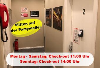 Room Pauli has Smoking rooms