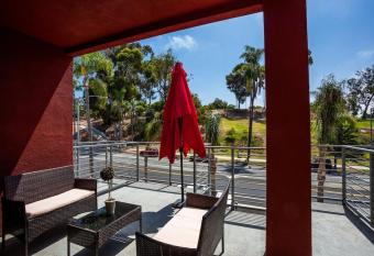 Cute Studio With Large Balcony and Great Park View has Balcony rooms