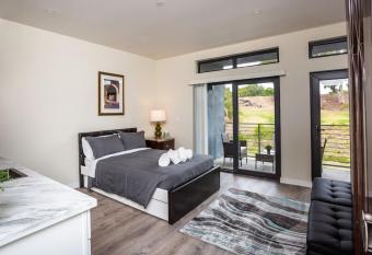 Explore San Diego-Balboa Park-Little Italy-Gaslamp has Balcony rooms