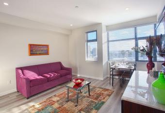 The Most Beautiful Bay View from 1 Bedroom Apt allows 18 year olds to book a room