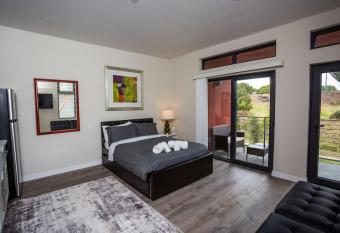 Studio with Beautiful View next to Downtown has Balcony rooms