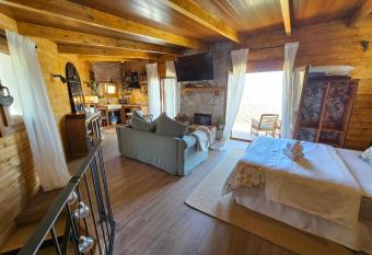   tico FUENTE HERVERA allows 18 year olds to book a room