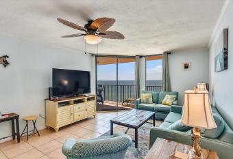 Phoenix 5 Unit 1006 has Balcony rooms