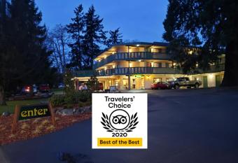 Robin Hood Inn & Suites allows 18 year olds to book a room