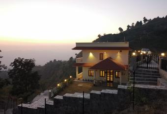Villa by Mountain Homes- Lansdowne has Balcony rooms