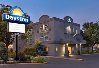 Days Inn by Wyndham Toronto West Mississauga allows 18 year olds to book a room