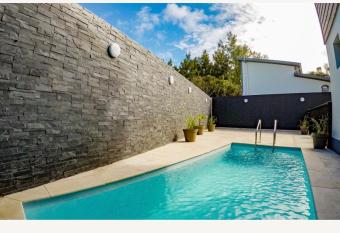 Les villas du cap allows 18 year olds to book a room