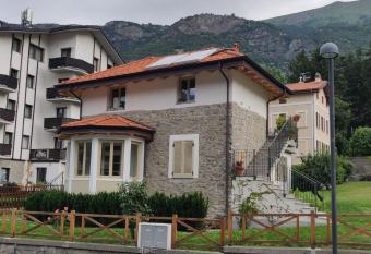 LaCasetta has Balcony rooms