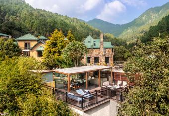 Divyam From BYLOO- Uber luxury private villa has Balcony rooms