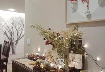 Tres bel appartement rez de jardin appart de 53m2. has Balcony rooms