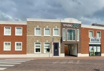 Hotel Studio SIS allows 18 year olds to book a room