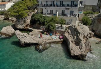 Ventula has Balcony rooms