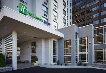 Holiday Inn Express Windsor Waterfront By IHG allows 18 year olds to book a room
