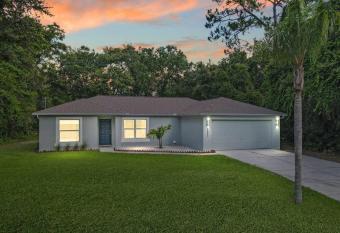 Hot Tub, Breakfast, Game Room, & Close to Beaches has rooms with a private hot tub