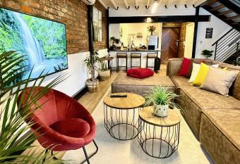 CapeStays Penthouse Suites allows 18 year olds to book a room