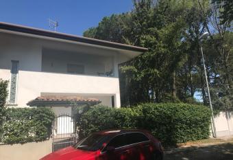 Peaceful Villa 20 min from sea has Balcony rooms