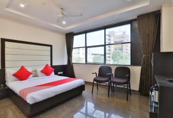 FabExpress Silver Plaza allows 18 year olds to book a room