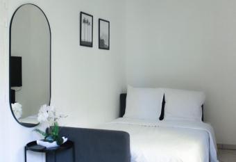 Studio avec jardin proche de Monaco allows 18 year olds to book a room