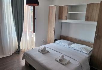 Elin s rooms in center allows 18 year olds to book a room